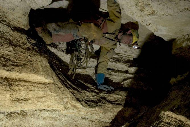 Dave in mid-air, jumping down from the crawl to the floor of Lost Gloves Chamber.